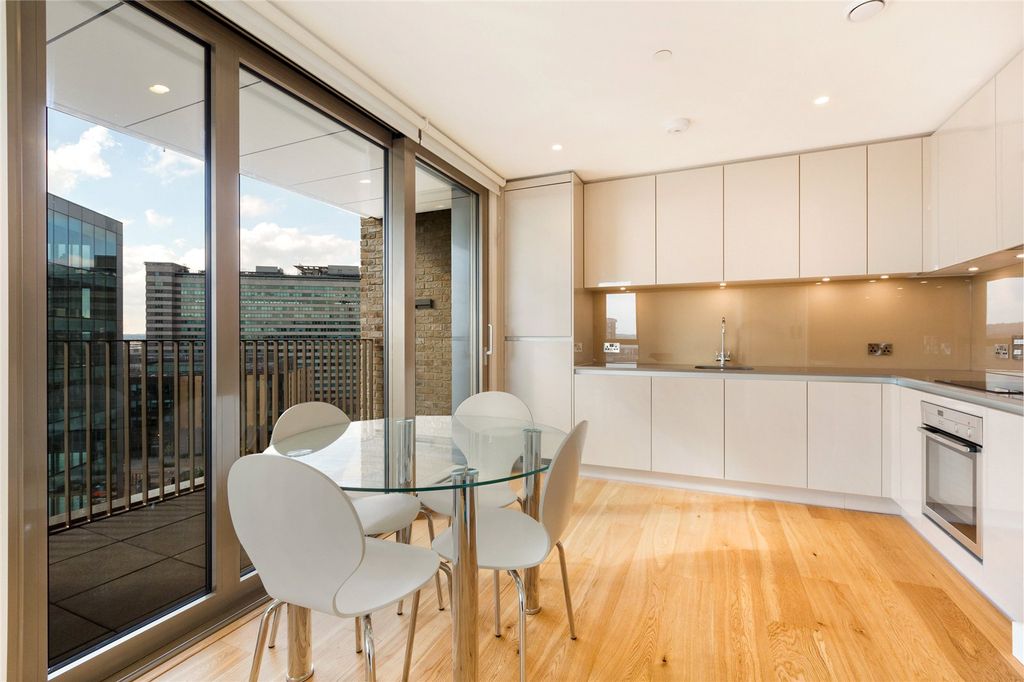 Property photo 3 of 12 Kitchen