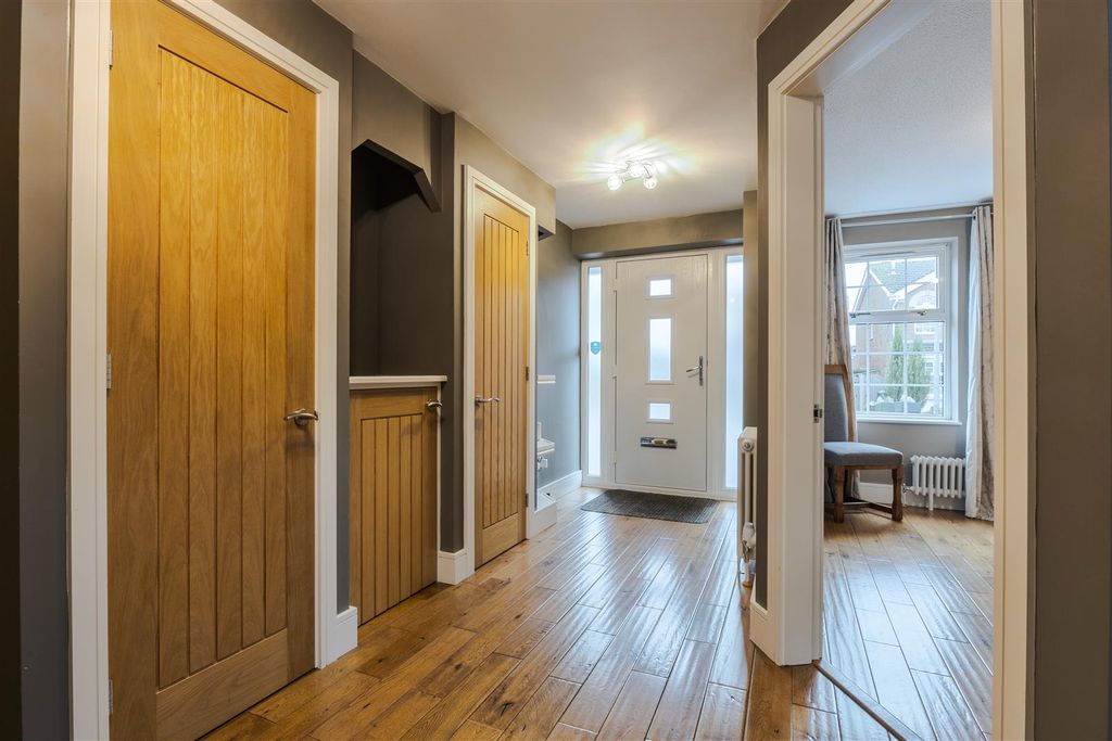 Property photo 2 of 18 Entrance