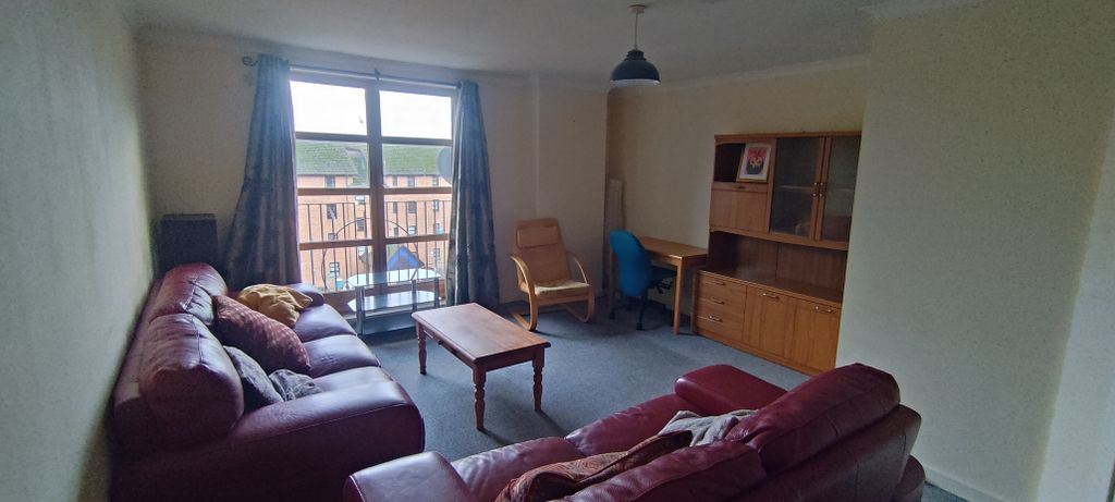 Property photo 3 of 14 Lounge