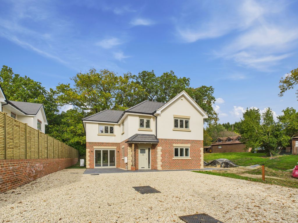 Property photo 1 of 33 Cam05068G0-Pr0057-Still023