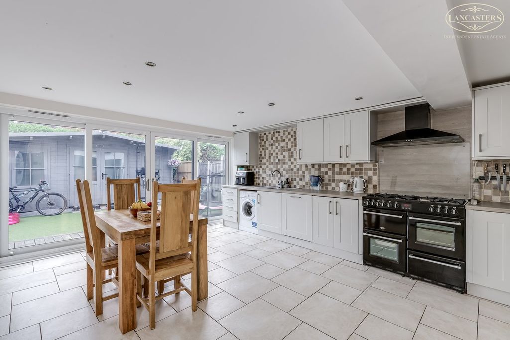 Property photo 3 of 17 Kitchen/Dining Room
