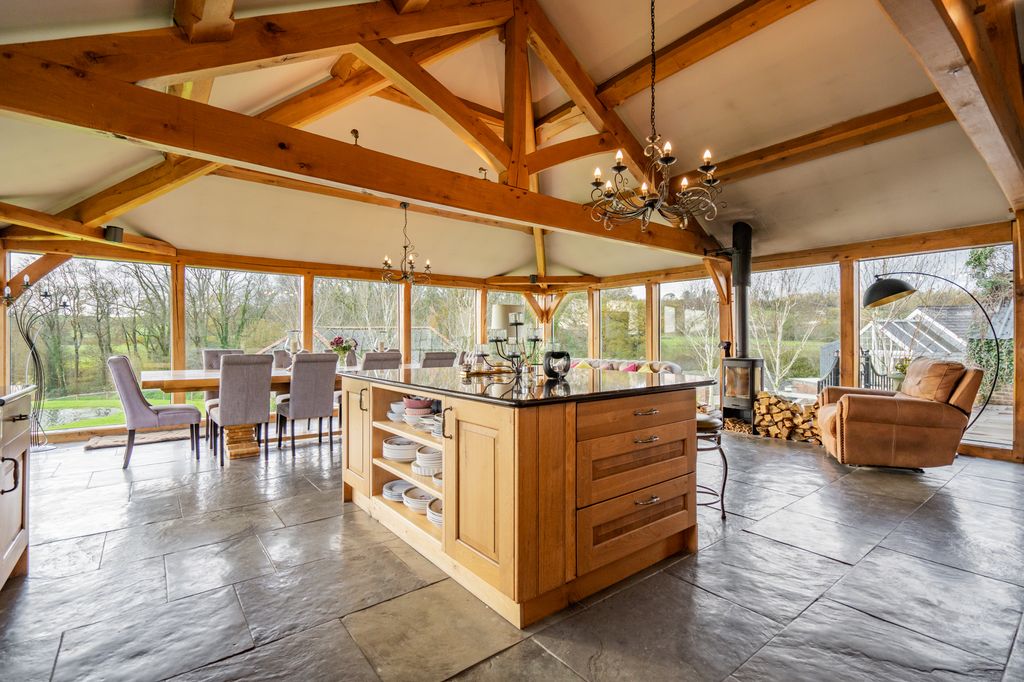 Property photo 3 of 36 A Page _ Sa32 7Nn - Web-43.Jpg