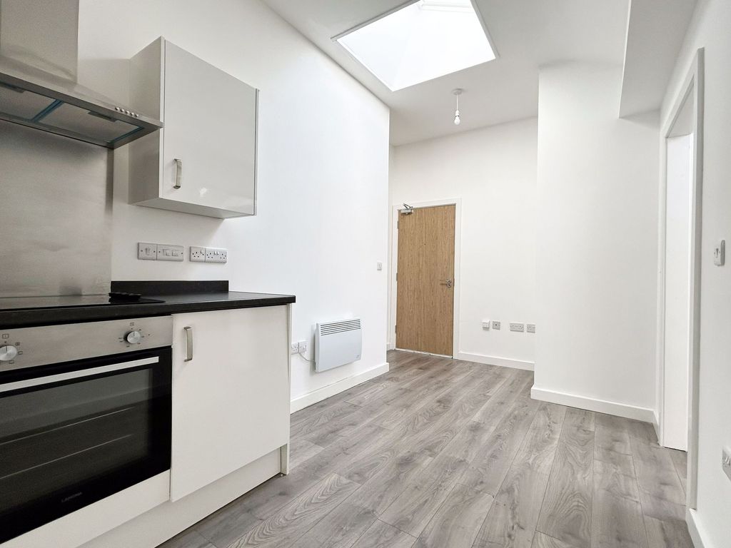 Property photo 1 of 6 Kitchen/Lounge