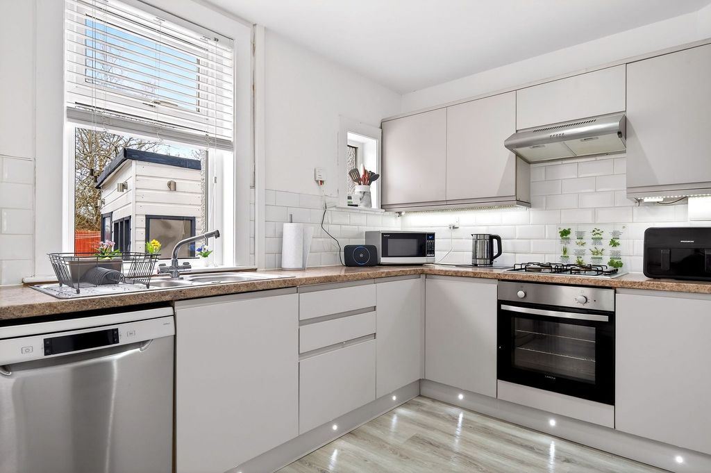 Property photo 2 of 50 Kitchen