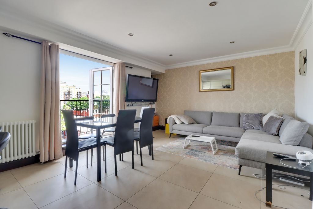Property photo 2 of 13 Lounge Doner