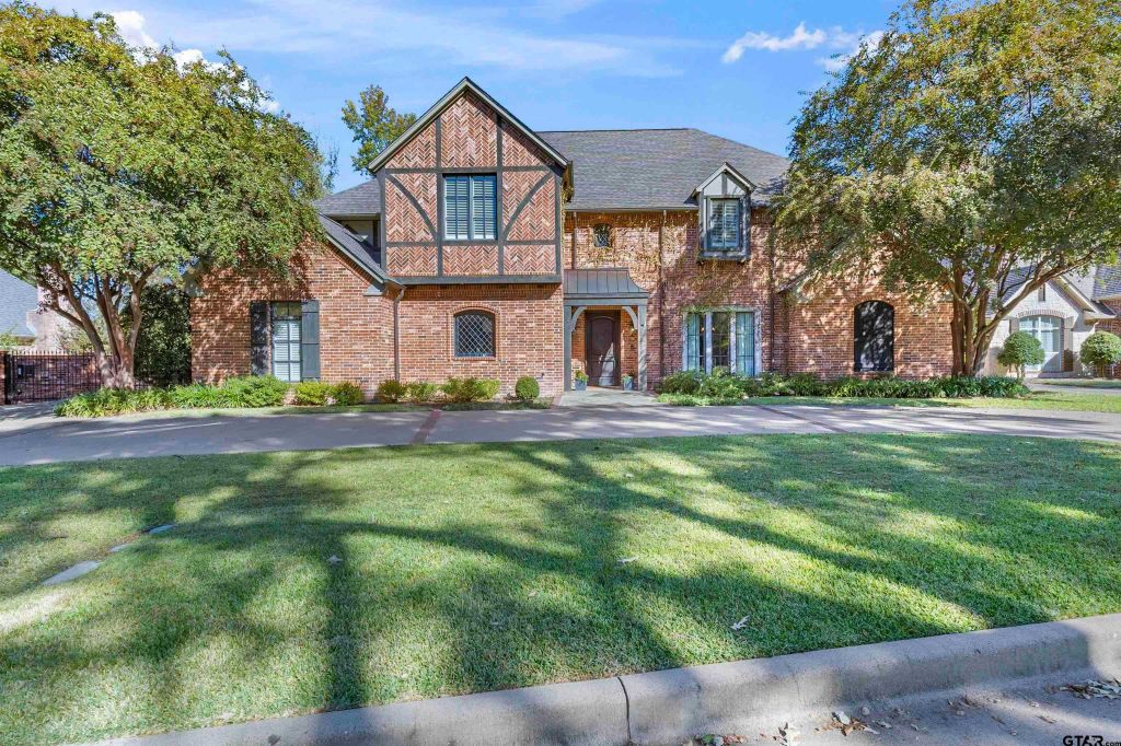Property photo 1 of 31