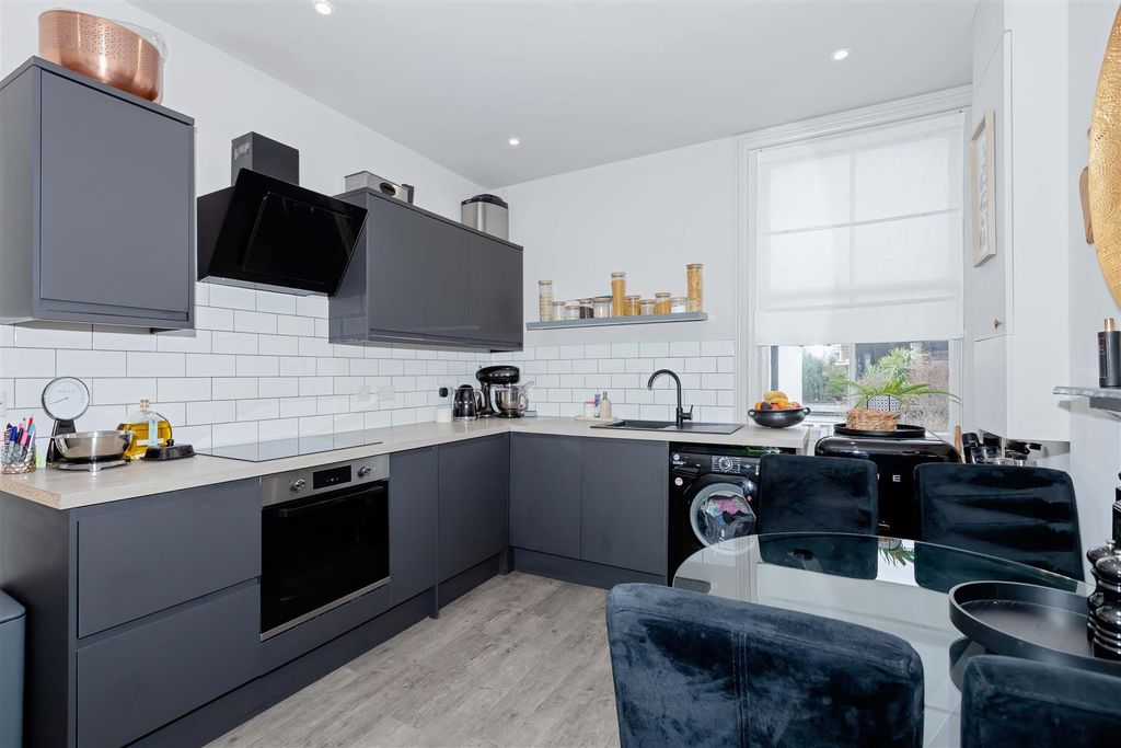 Property photo 2 of 15 Arundel Rd_10.Jpg