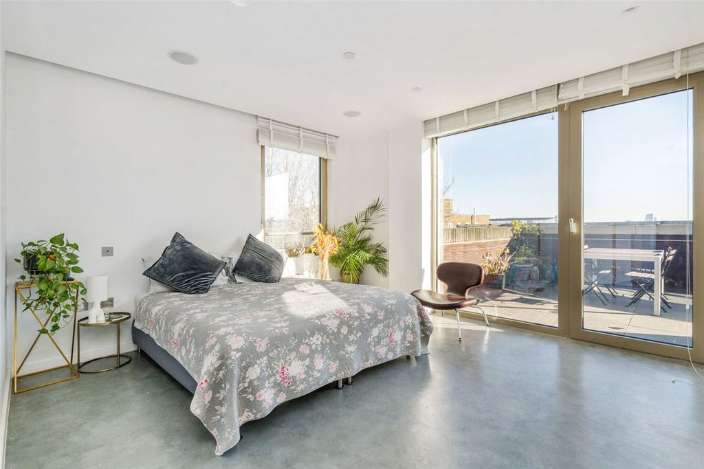 Property photo 3 of 19 Monohaus E8