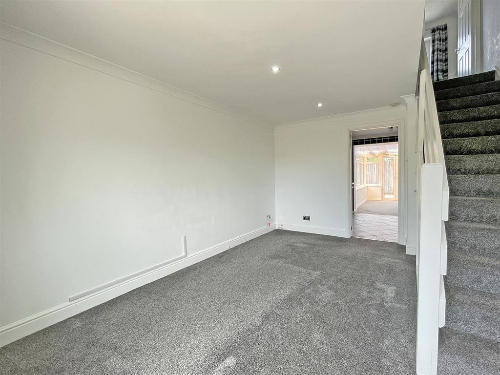 Property photo 2 of 16 Butler Close 6 - Lounge.Jpg