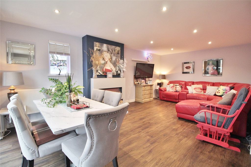 Property photo 2 of 18 Picture No. 01