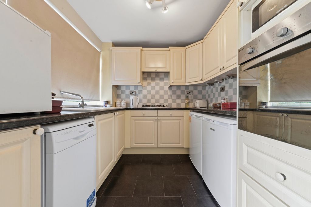 Property photo 3 of 24