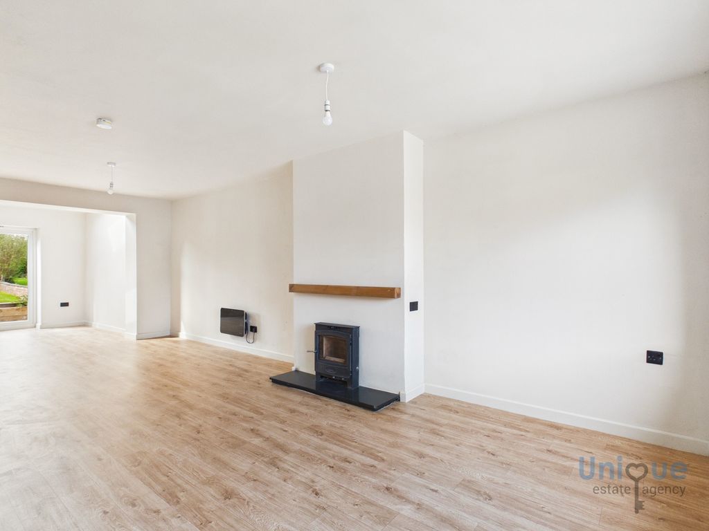 Property photo 3 of 27