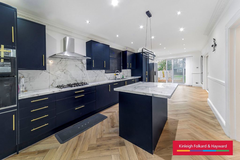 Property photo 1 of 25 Picture No. 05