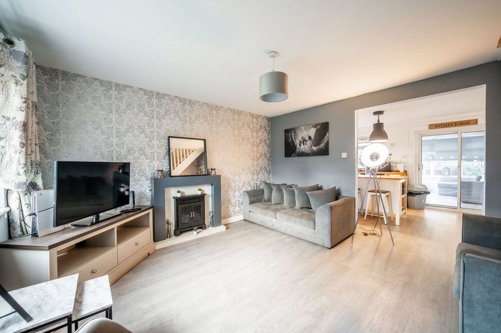 Property photo 2 of 22