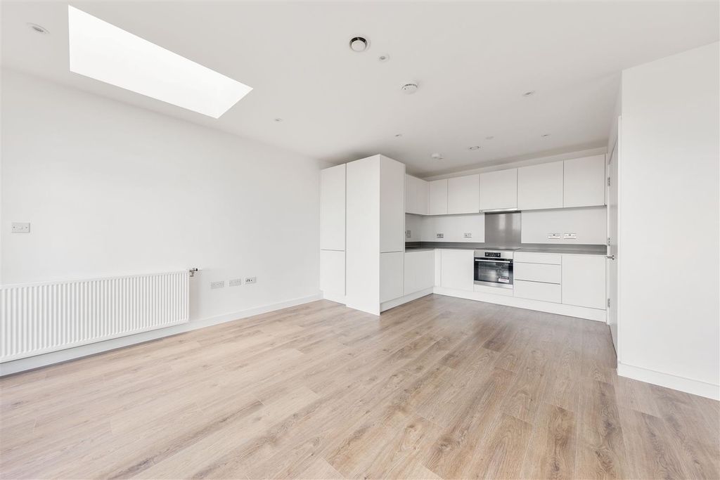 Property photo 2 of 23