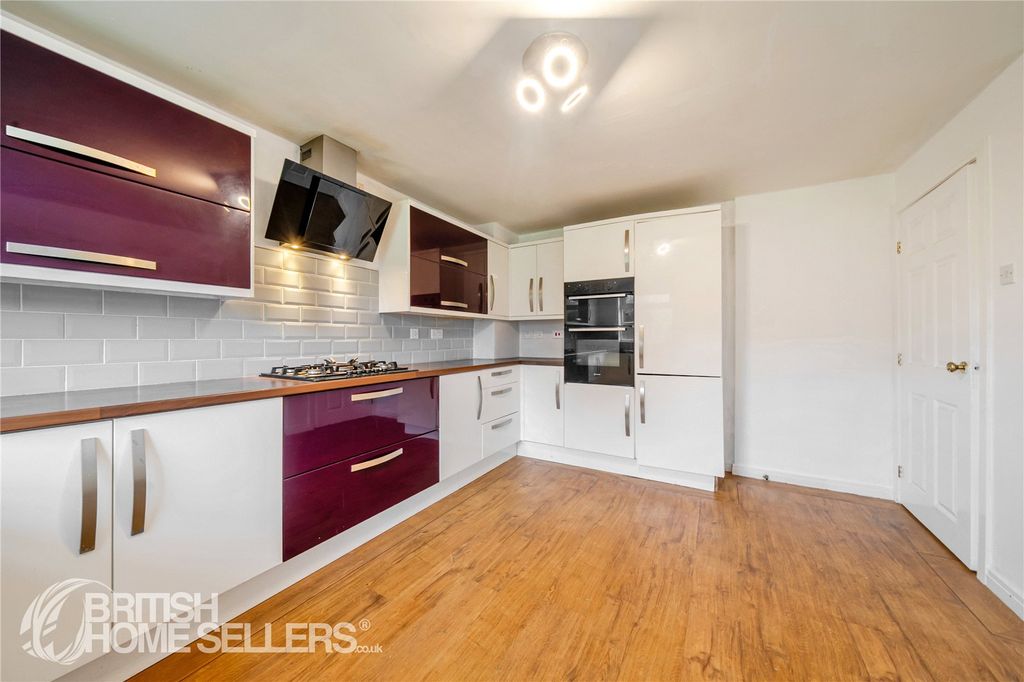 Property photo 2 of 32 Picture No. 16