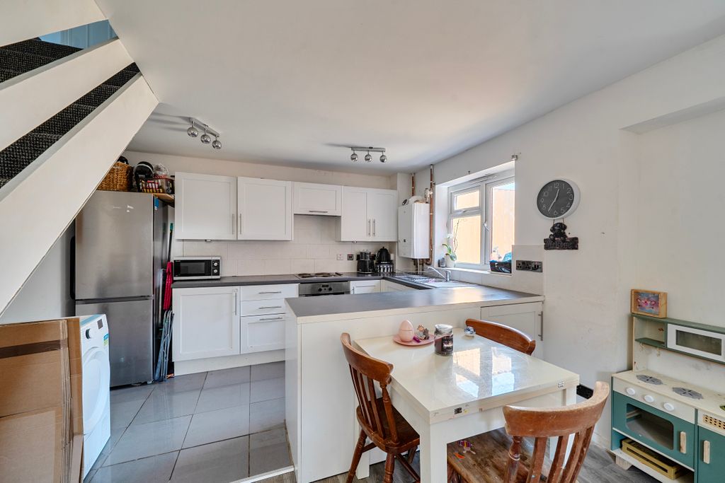 Property photo 2 of 12 14462077
