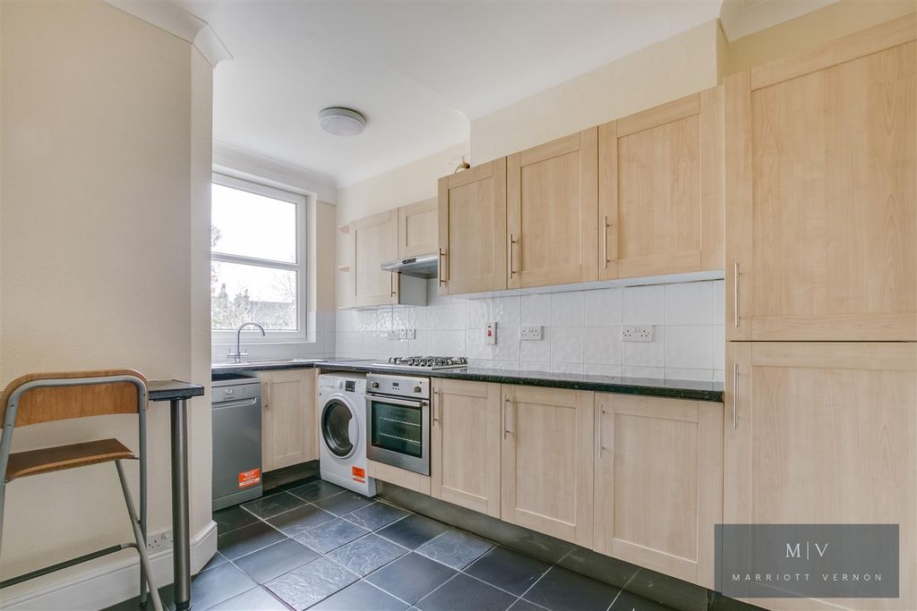 Property photo 3 of 11 Woodstock Road 26 Flat 3-8.Jpg
