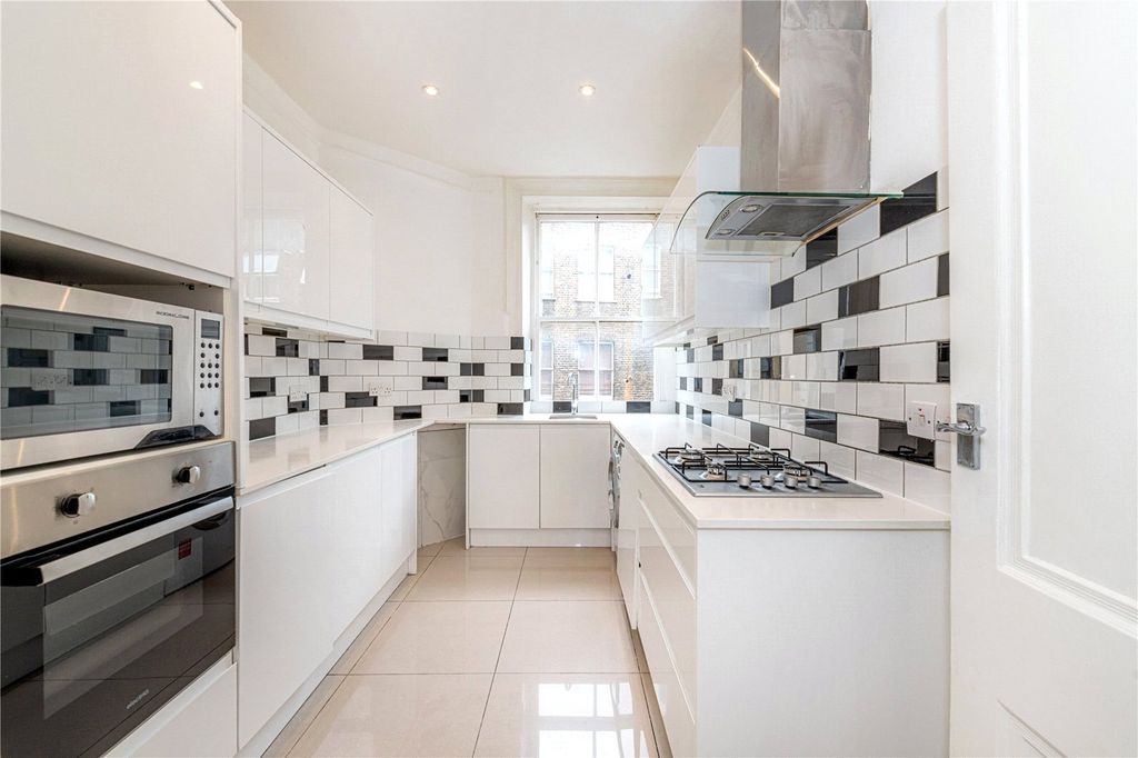 Property photo 2 of 7 Kitchen