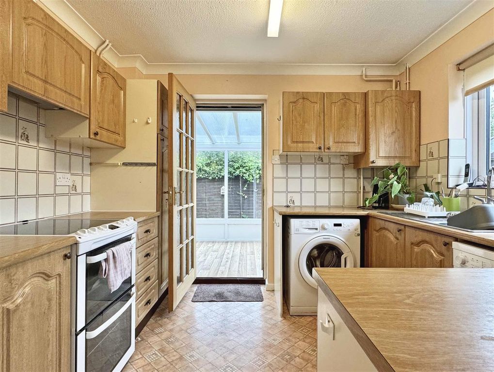 Property photo 2 of 18 Kitchen (c).Jpg