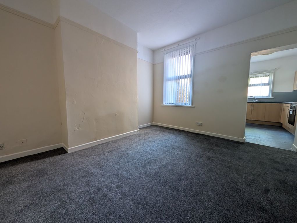 Property photo 2 of 8 Picture No. 12