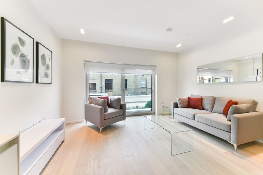 Property photo 3 of 7 Living Room