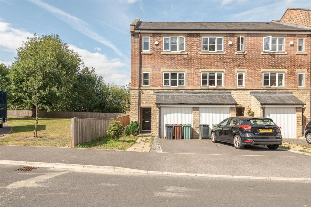 Property photo 1 of 26 01 - 92 Horsforde View Ls13 1Ge.Jpg