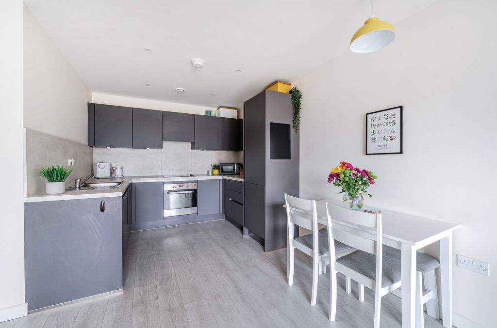 Property photo 3 of 18 1356821-4-68d699A...