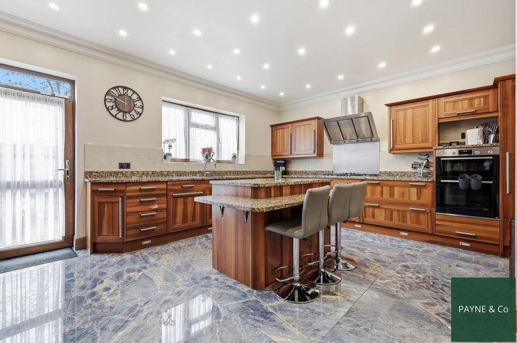 Property photo 3 of 42