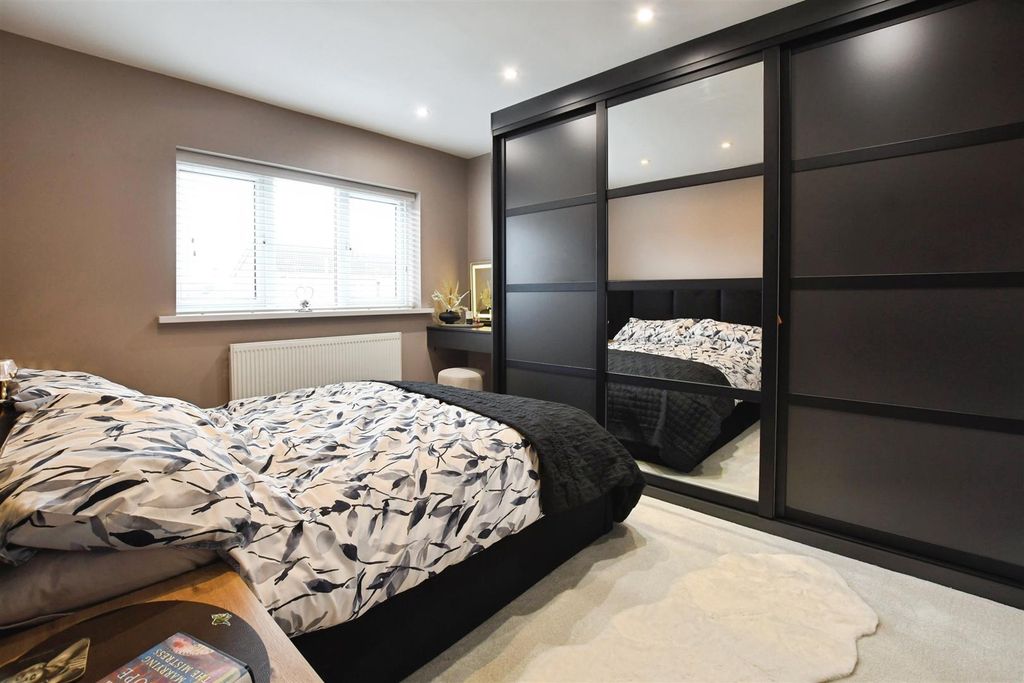 Property photo 3 of 20 Bedroom 2