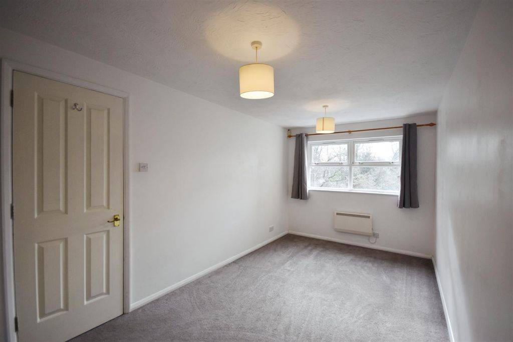 Property photo 3 of 12