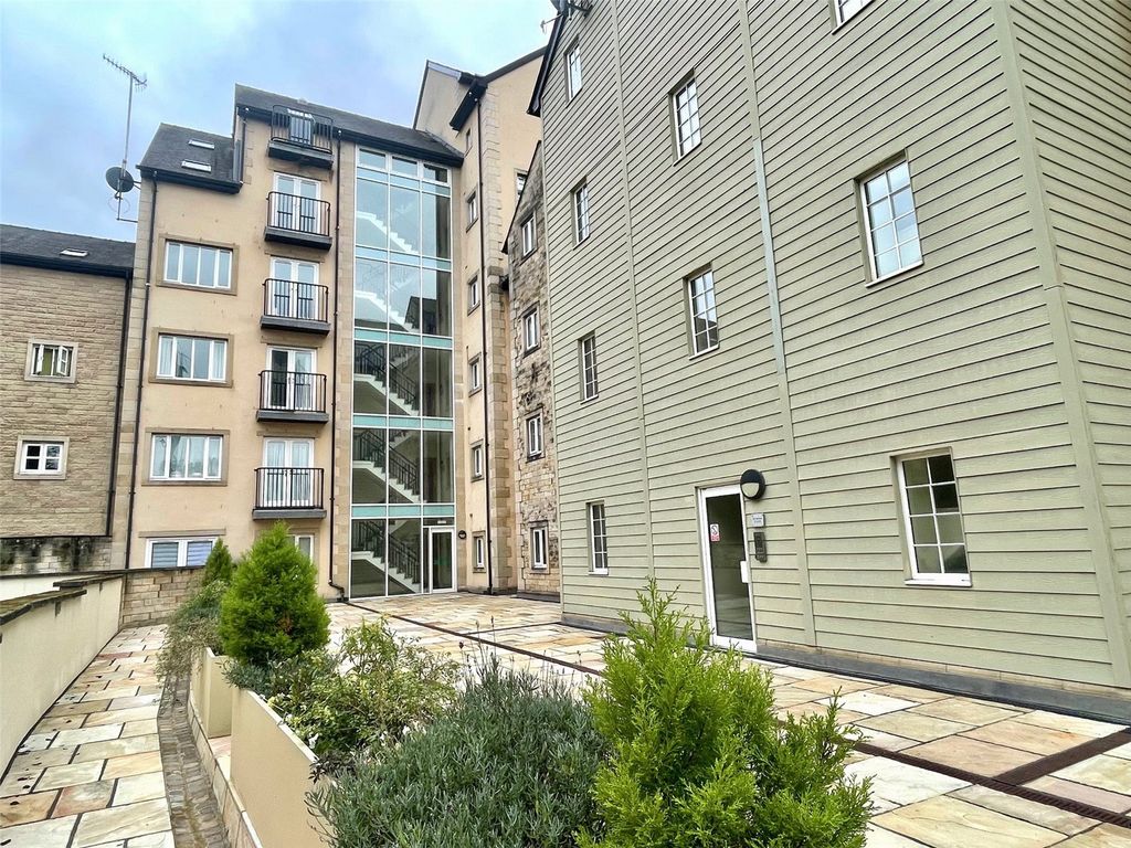 Property photo 3 of 16 Picture No. 02