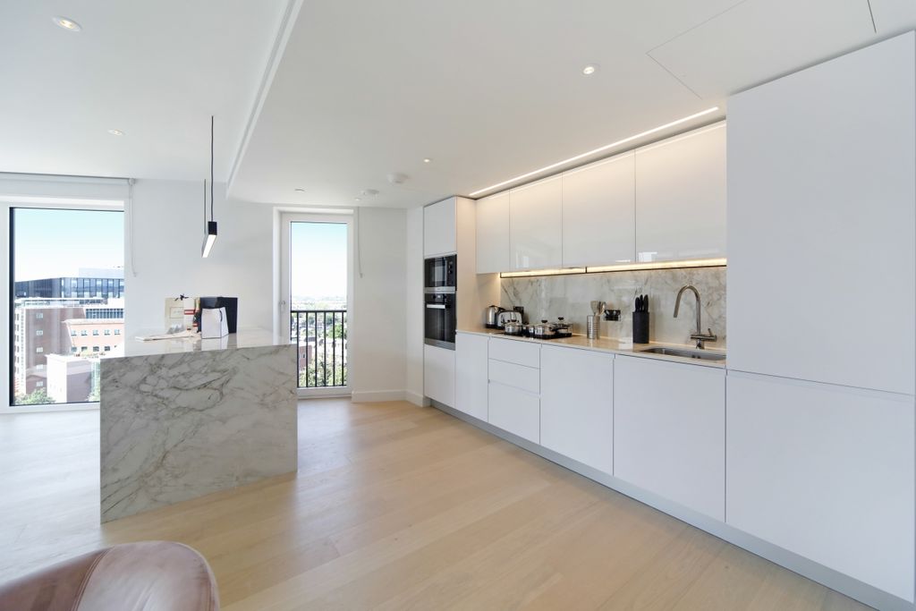 Property photo 3 of 16 _0Rd4857