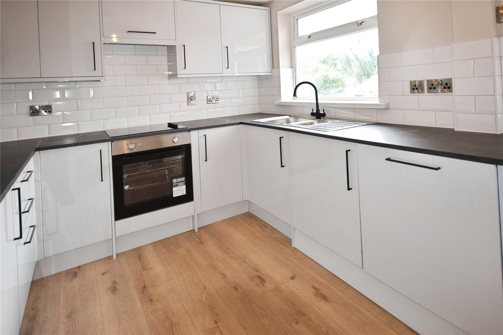 Property photo 2 of 15 Kitchen