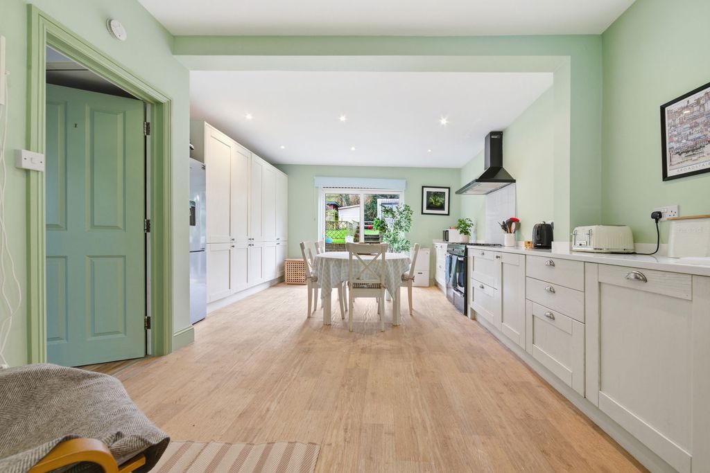 Property photo 2 of 27