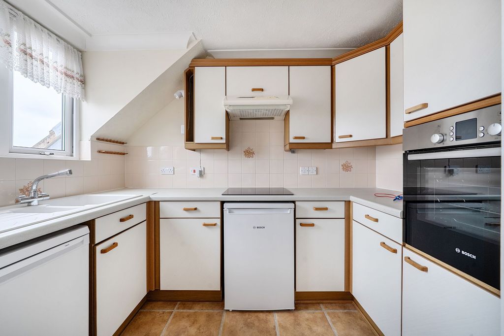 Property photo 2 of 18 Kitchen