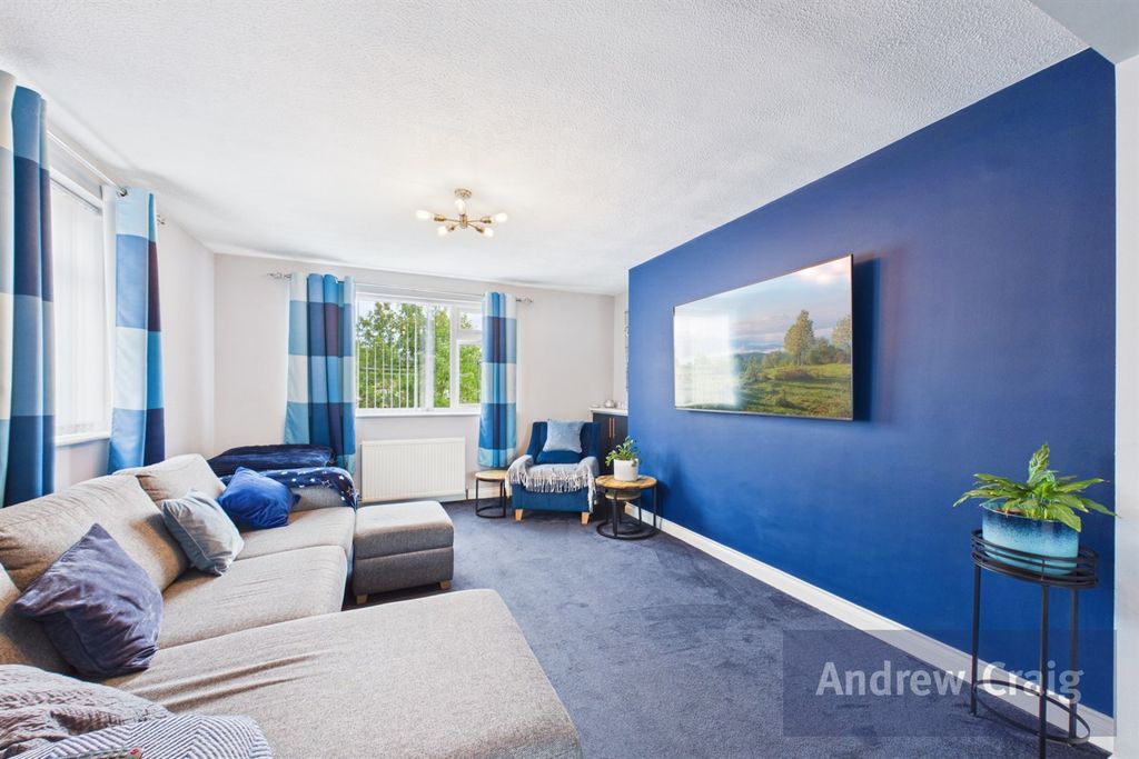 Property photo 2 of 15 Lounge