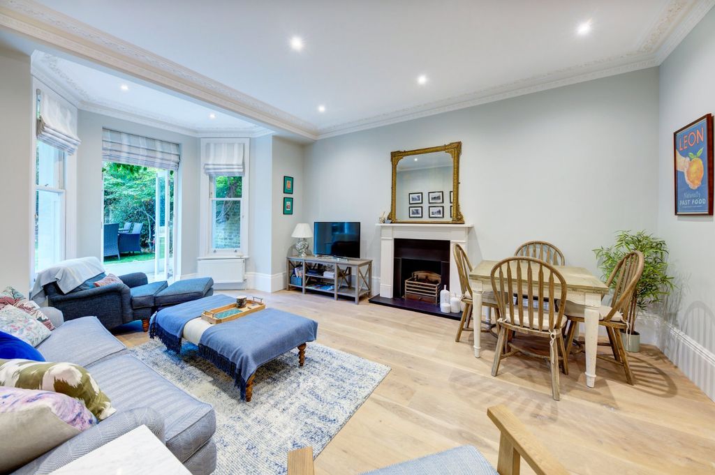 Property photo 1 of 18 Reception Room