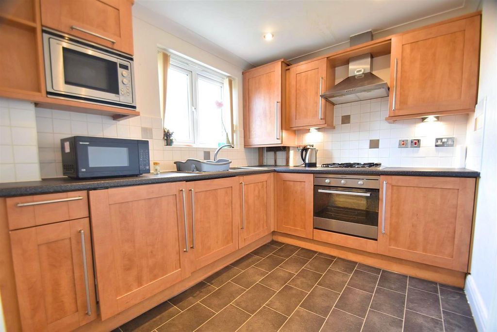 Property photo 2 of 8 Kitchen