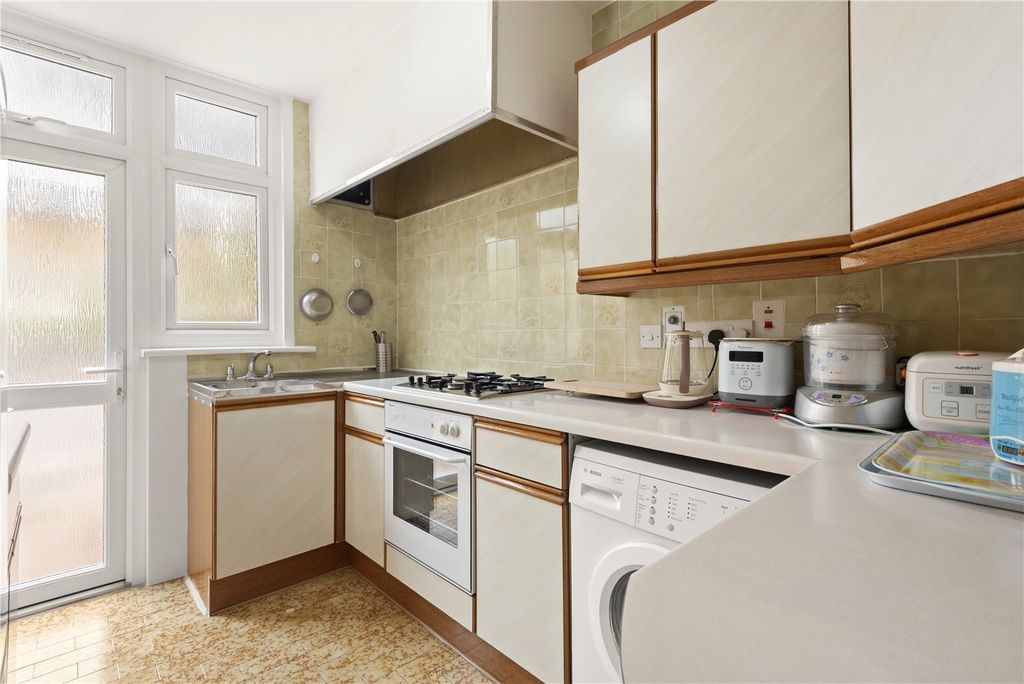 Property photo 3 of 12 Kitchen