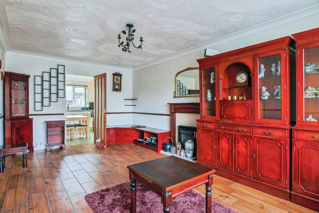 Property photo 3 of 18 Pbox-Img.Jpg