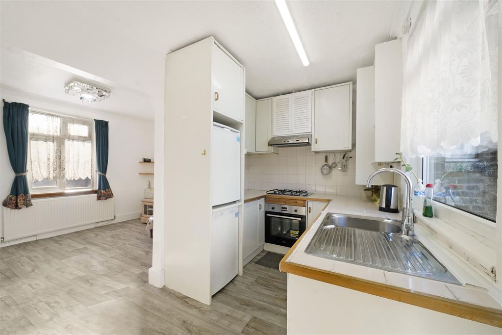 Property photo 2 of 15 12A Watford Road - 6Ijrhpwwhax9Nxpldngw.Jpg