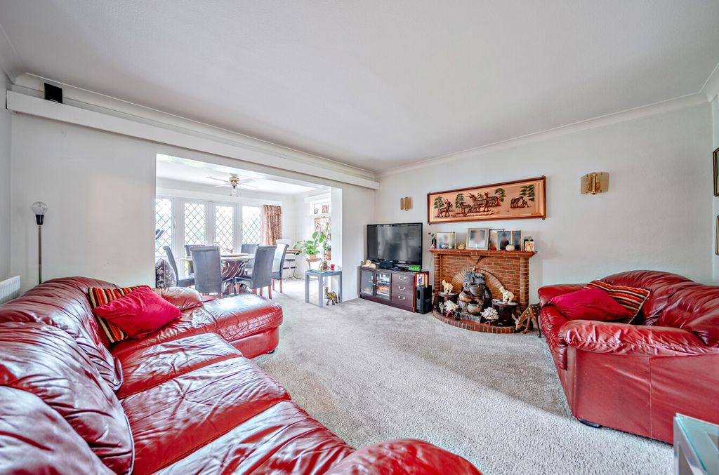 Property photo 3 of 19 1407300-13-698244...