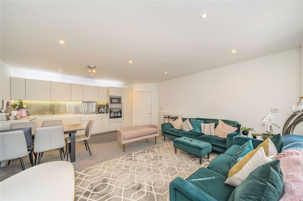 Property photo 2 of 8