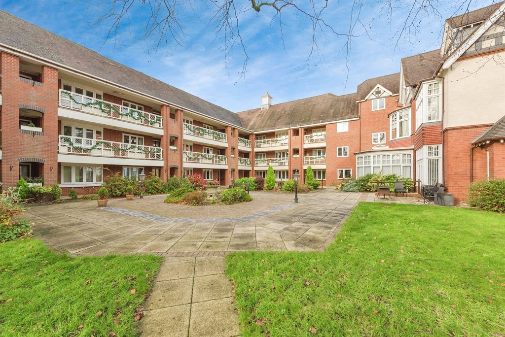 Property photo 2 of 17