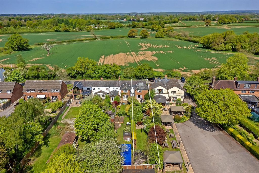 Property photo 1 of 23 28Tyttenhangergreen-5.Jpg
