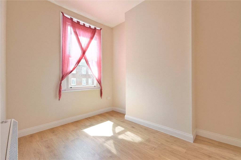 Property photo 2 of 8 Picture No. 32