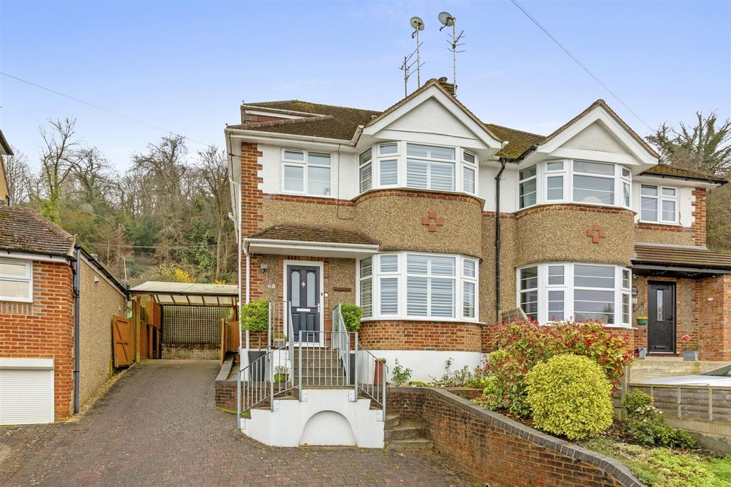 Property photo 1 of 17 68 Keep Hill Drive, Hp11 1DT-15.Jpg