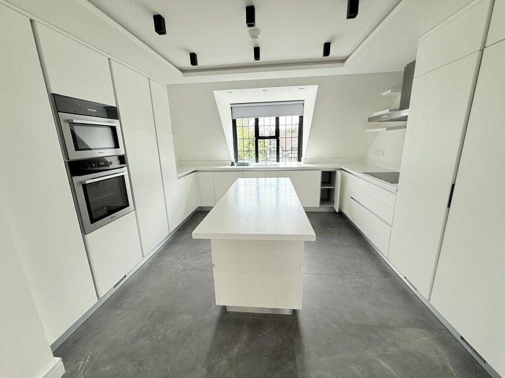 Additional image 9 of 3 bed flat to rentBeech Hill Avenue, Hadley Wood EN4