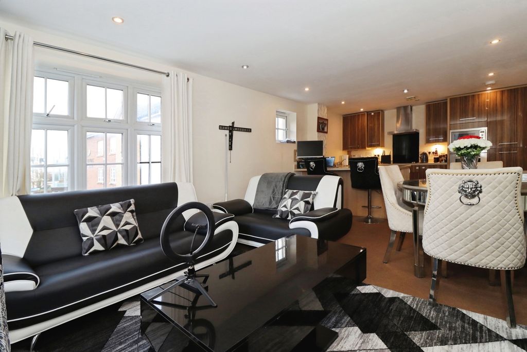 Property photo 3 of 11 Pbox-Img.Jpg